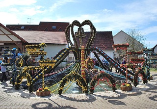 Osterbrunnen. Fontaine de Pâques